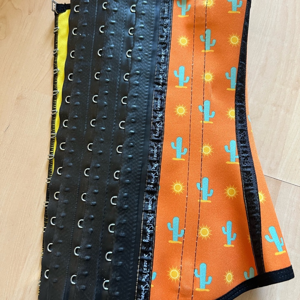 NWOT Squeeze Me Skinny 12” Waist Trainer Size XS Neoprene Sports Waist Trainer